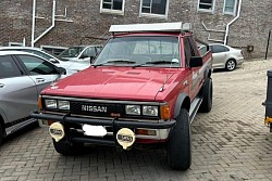 1988 Nissan 720 KingCab 4x4 2.4L R 100 000